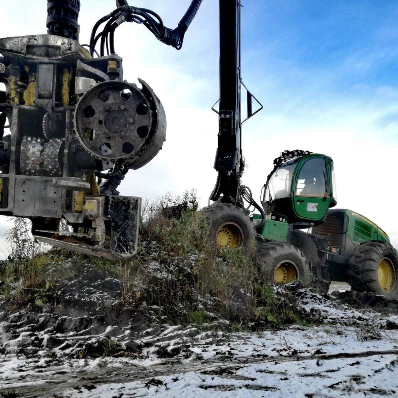 Harvester 1270E
maszyny leśne, forest machines, Forstmaschinen, lesnické stroje, miško technika, лісові машини, harvester 1270E, harvesteris 1270E,  medkirtė 1270E, harvestor 1270E, xарвестер 1270E, sprzedaż maszyn leśnych, sale of forestry machines, Verkauf von Forstmaschinen, prodej lesních strojů, miško technikos pardavimas, продаж лісогосподарської техніки, Timberjack, John Deere