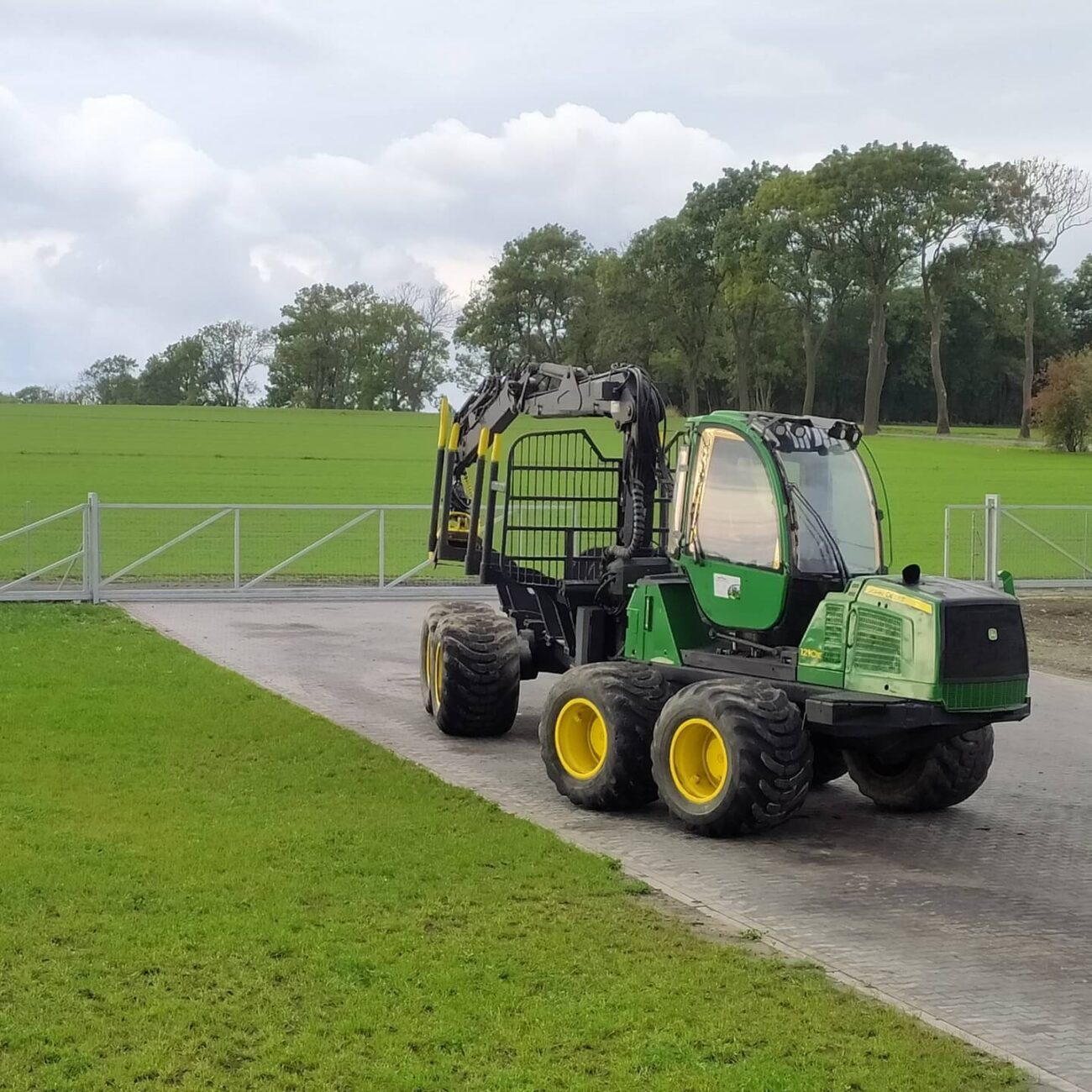 Forwarder 1210E, vyvážecí traktor 1210E, forvarderis 1210E, medvežė 1210E, форвардер 1210E, maszyny leśne, forest machines, lesnické stroje, miško technika, лісові машини, sprzedaż maszyn leśnych, sale of forestry machines, Verkauf von Forstmaschinen, prodej lesních strojů, miško technikos pardavimas, продаж лісогосподарської техніки, Timberjack, John Deere